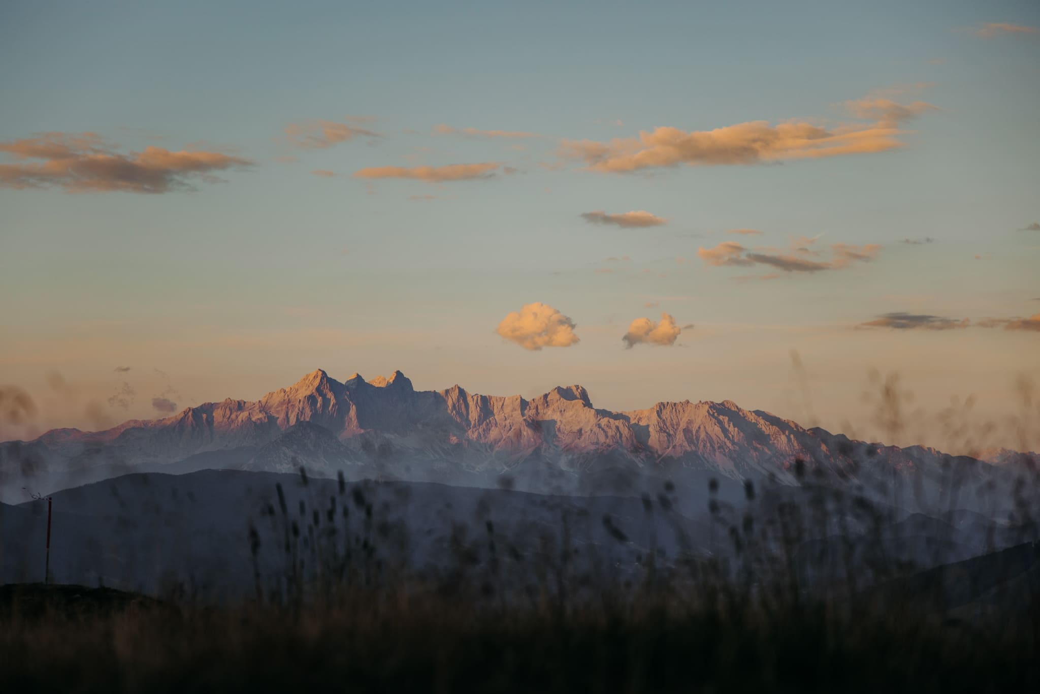 Ausblick auf die Berge im Sommerurlaub in Österreich © Matthias Warter