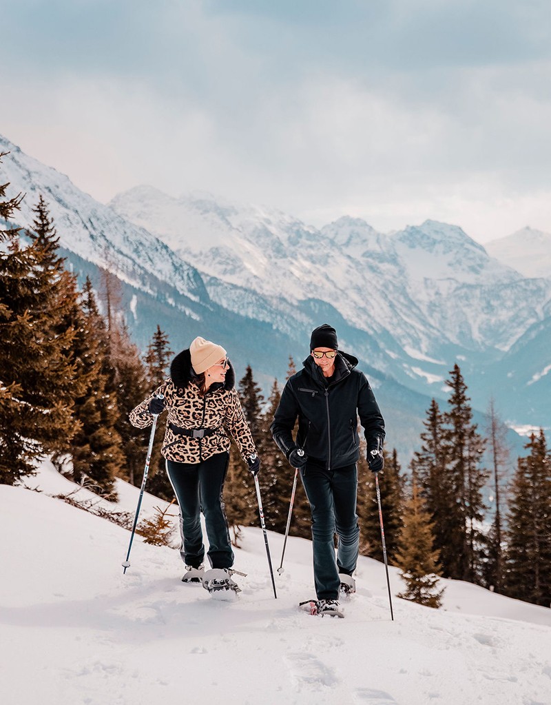 Schneeschuhwandern im Wintersportort Flachau